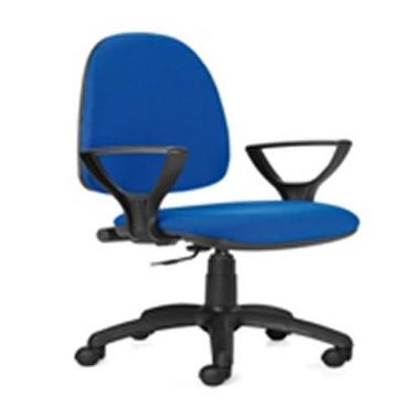 Cadeira-Rodada-com-Costa-Media-forrada-a-Napa-com-Bracos